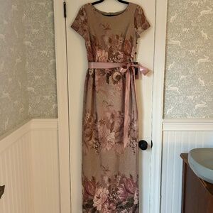 Adrianna Papell Floral Column Gown in Taupe Multicolor (Size 6)